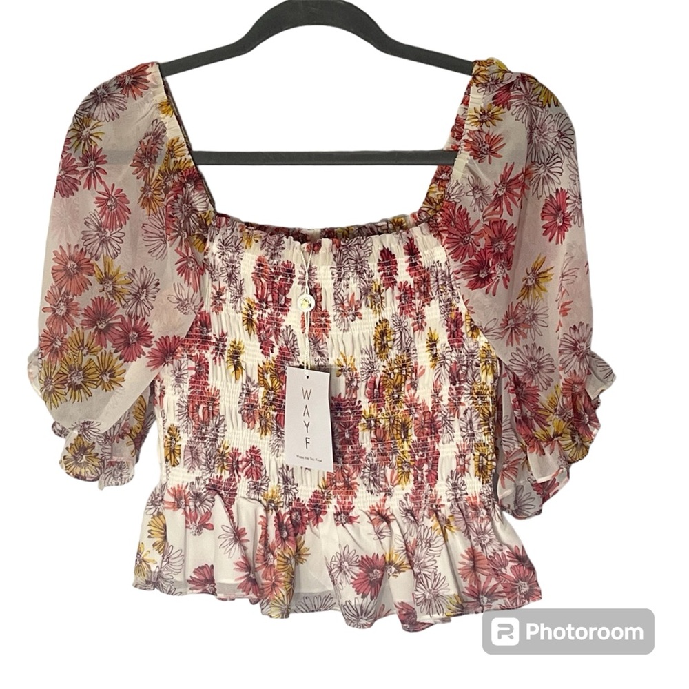 NWT-WAYF PUFFY SLEEVE FLORAL BLOUSE 
SIZE‎ M